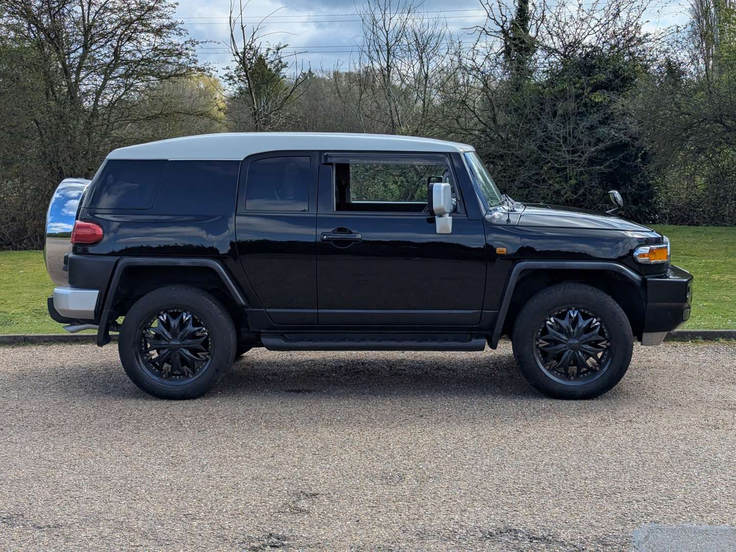<p>2011 TOYOTA FJ CRUISER AUTO</p>