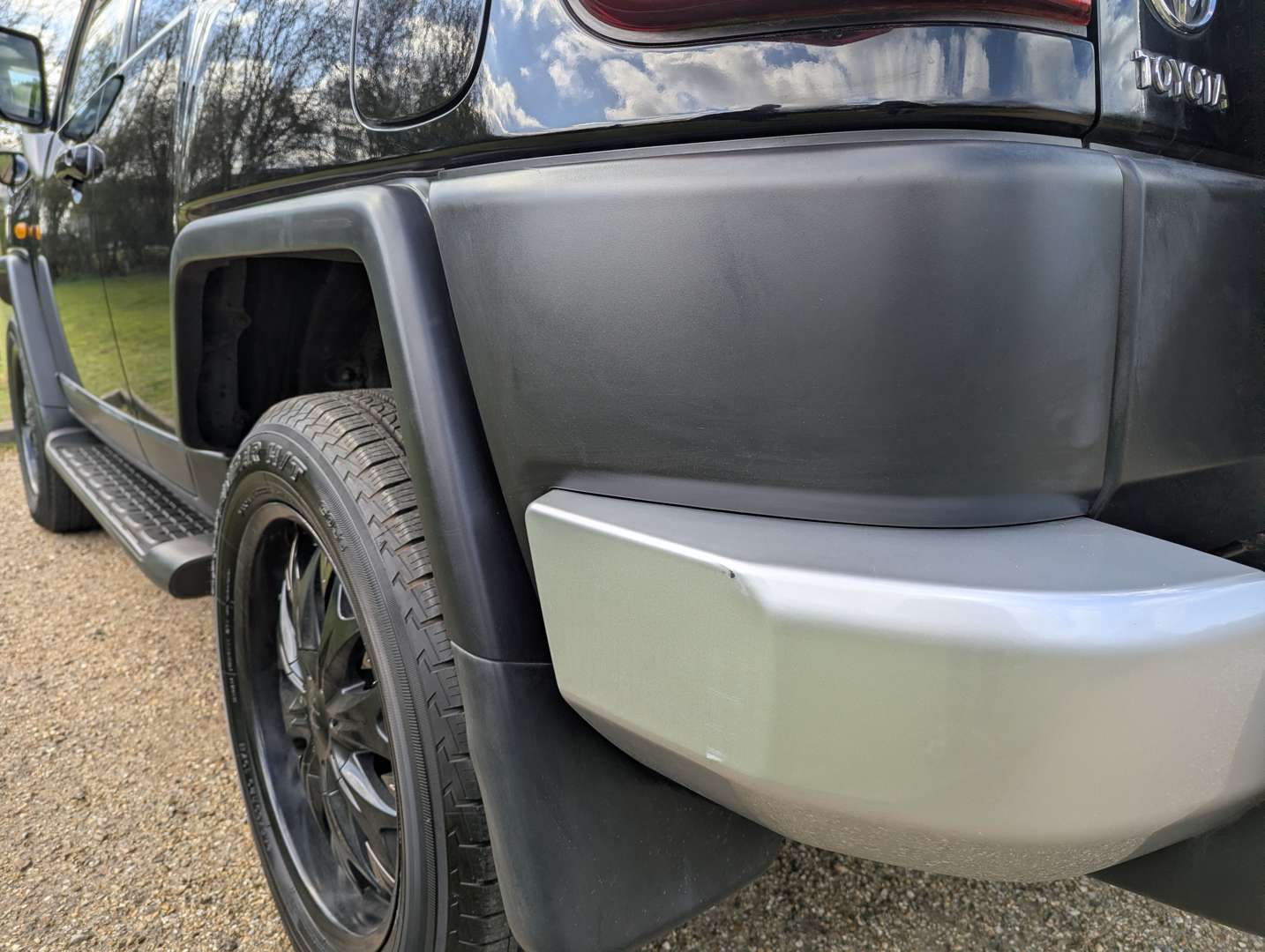 <p>2011 TOYOTA FJ CRUISER AUTO</p>