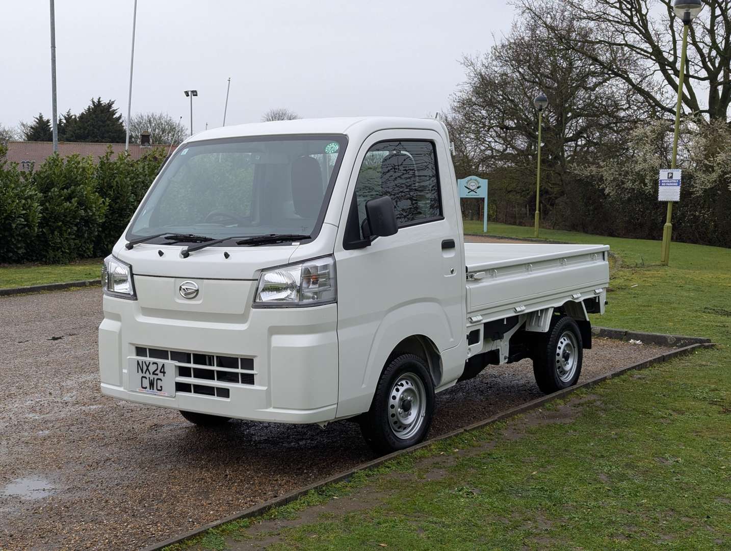 <p>2024 DAIHATSU HI-JET 4WD</p>
