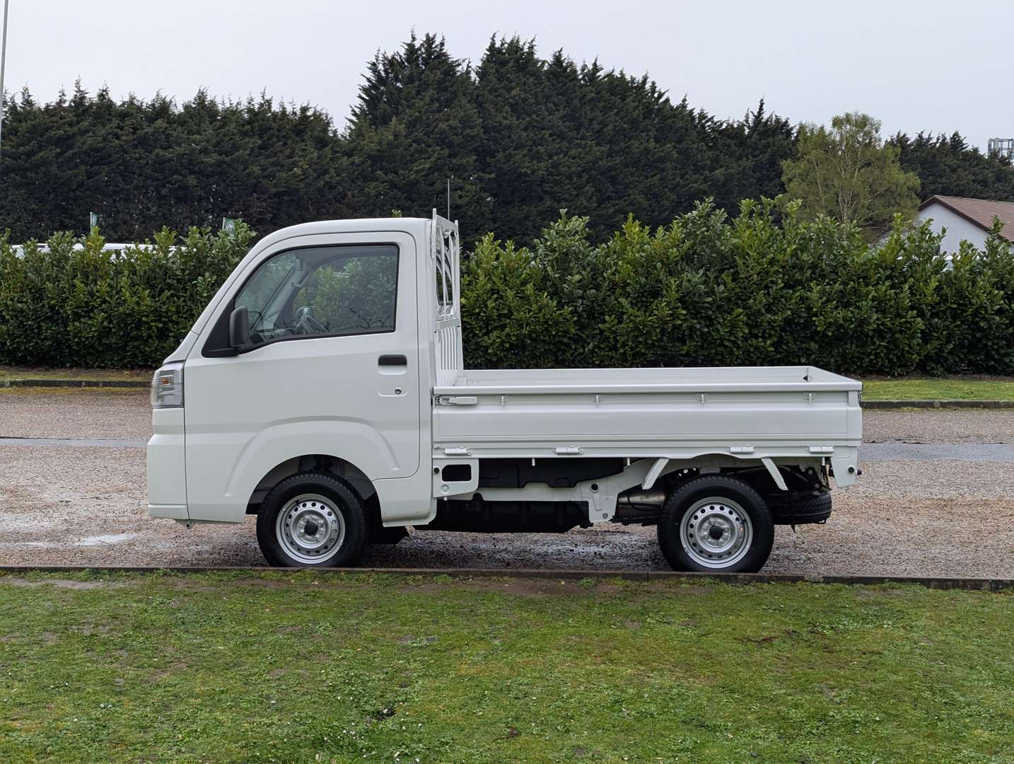 <p>2024 DAIHATSU HI-JET 4WD</p>