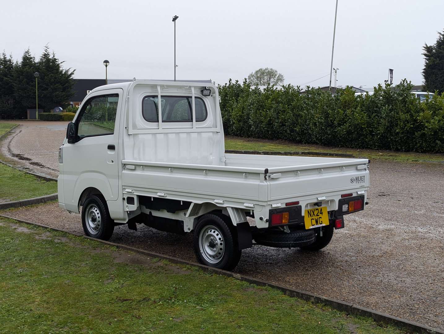 <p>2024 DAIHATSU HI-JET 4WD</p>