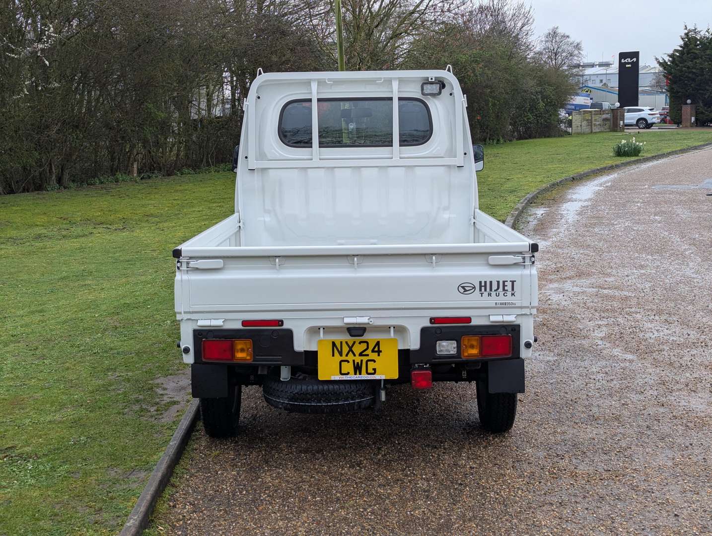 <p>2024 DAIHATSU HI-JET 4WD</p>