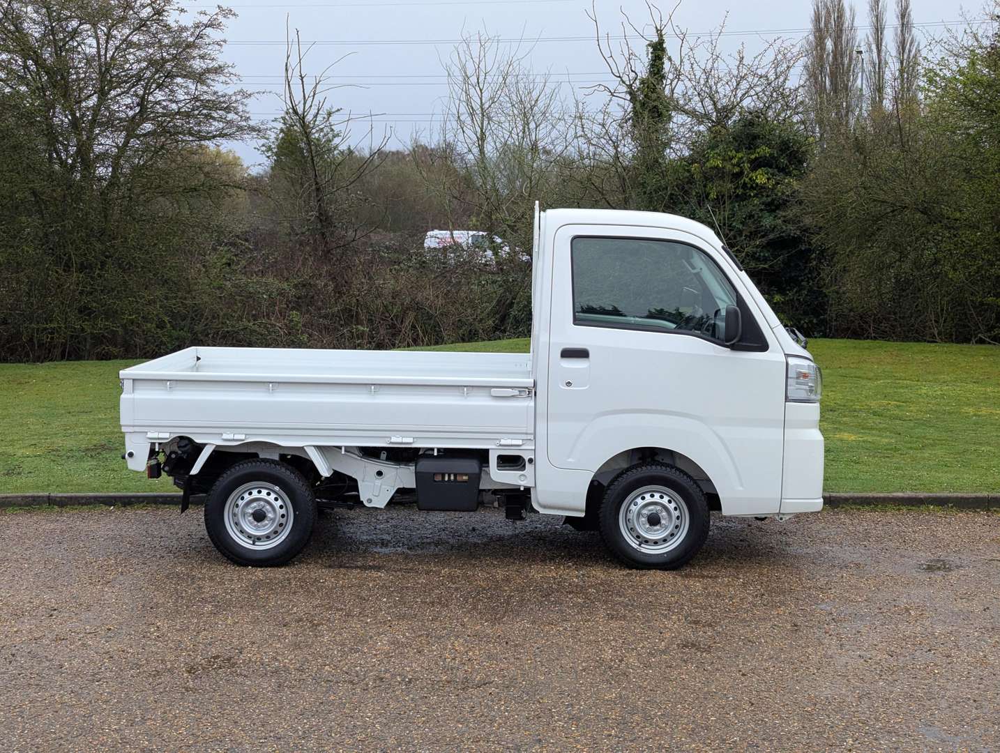 <p>2024 DAIHATSU HI-JET 4WD</p>