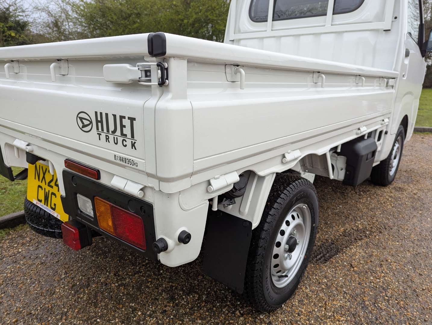 <p>2024 DAIHATSU HI-JET 4WD</p>