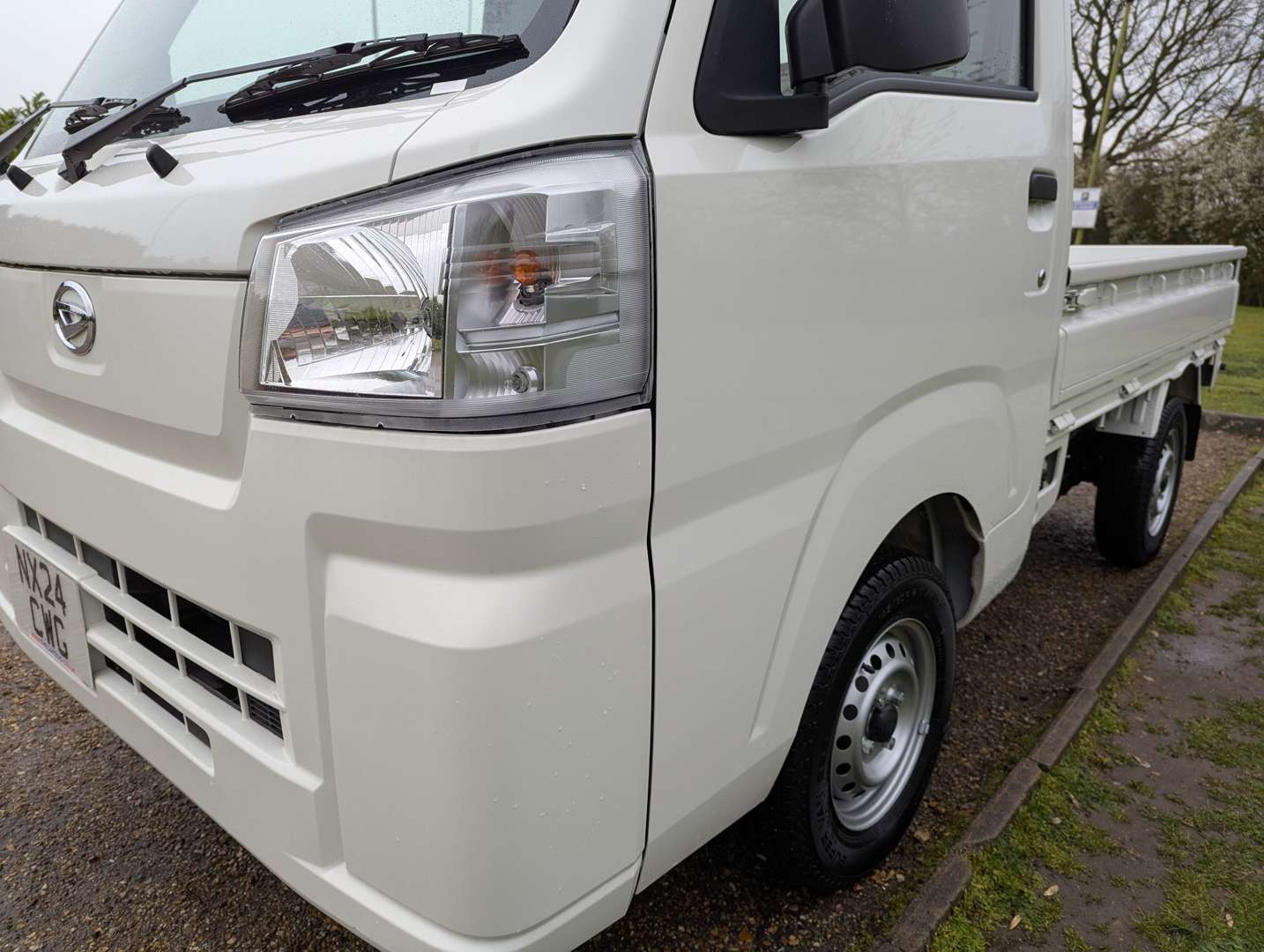 <p>2024 DAIHATSU HI-JET 4WD</p>