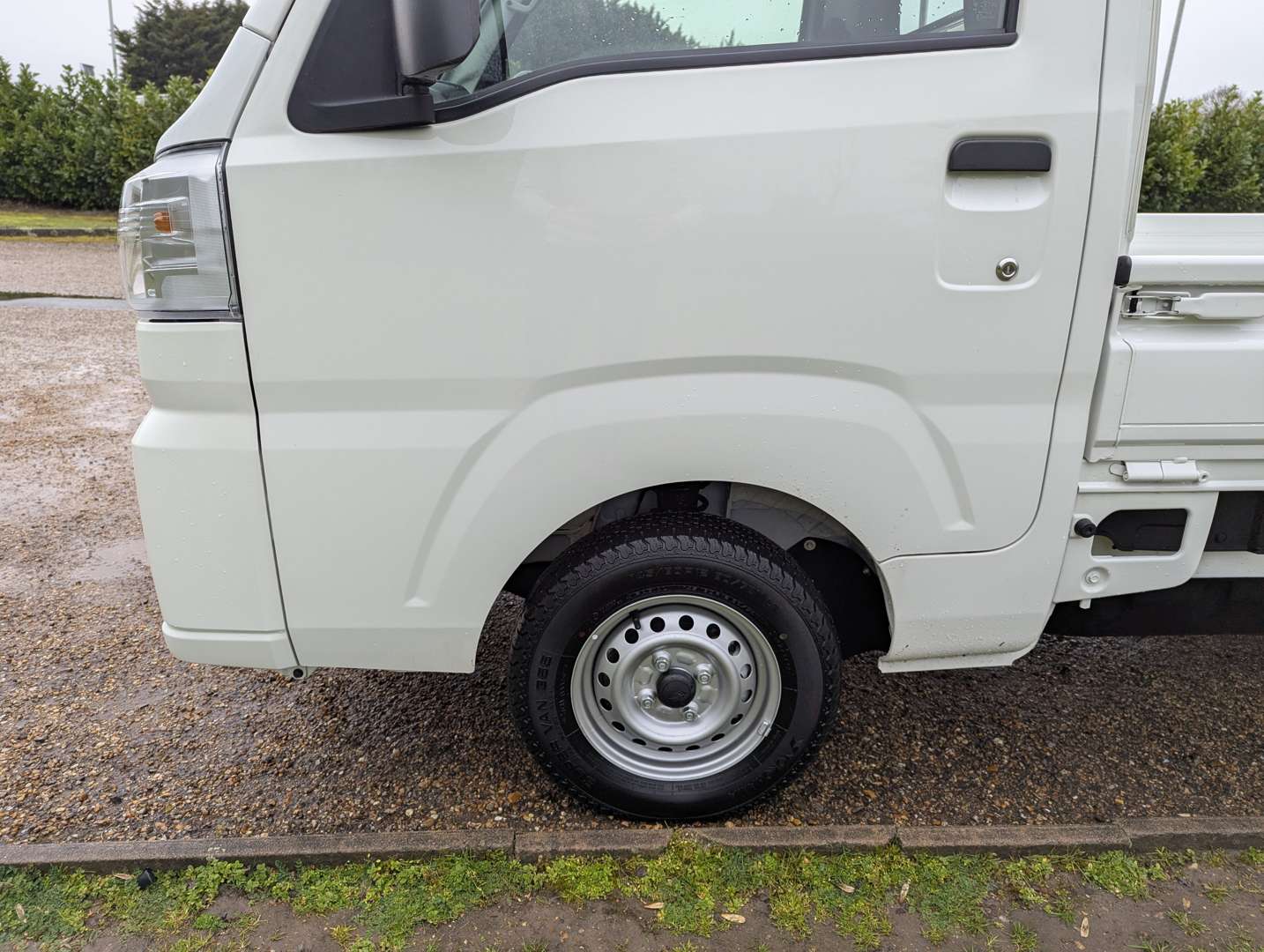 <p>2024 DAIHATSU HI-JET 4WD</p>