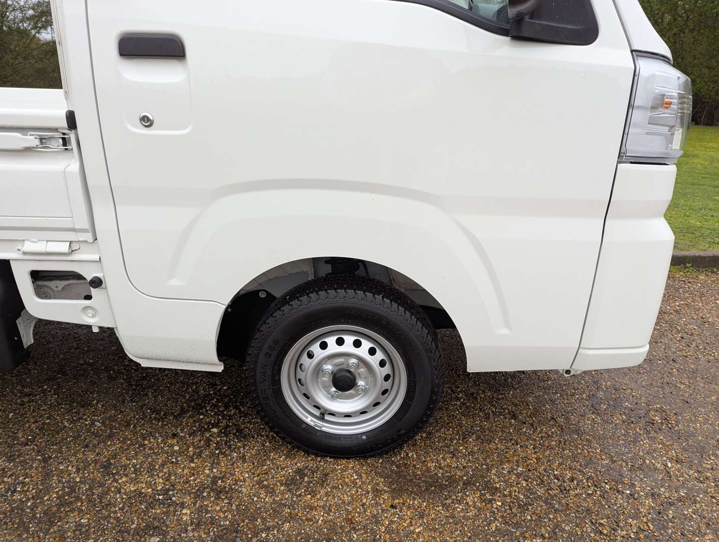 <p>2024 DAIHATSU HI-JET 4WD</p>