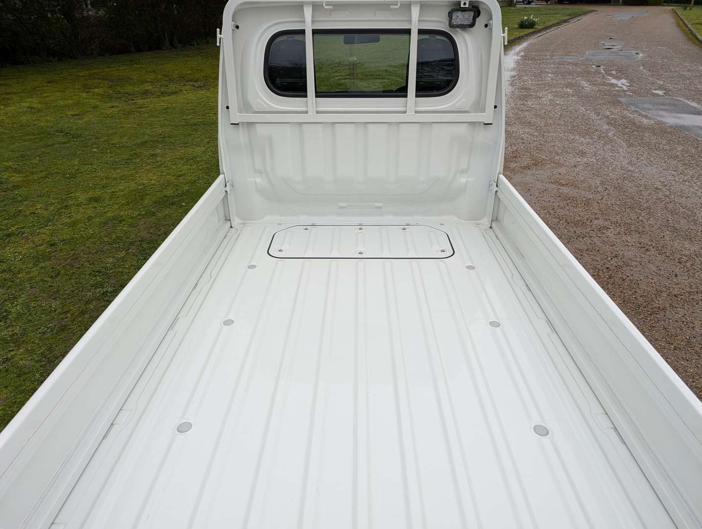 <p>2024 DAIHATSU HI-JET 4WD</p>