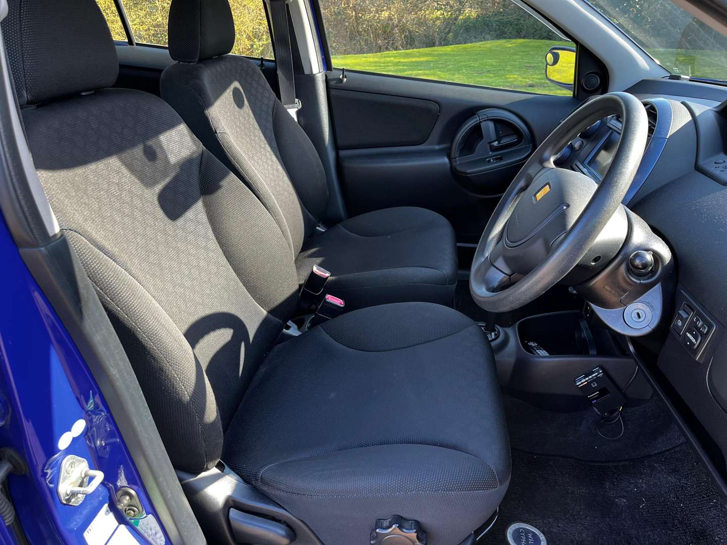 <p>2003 TOYOTA WILL</p>