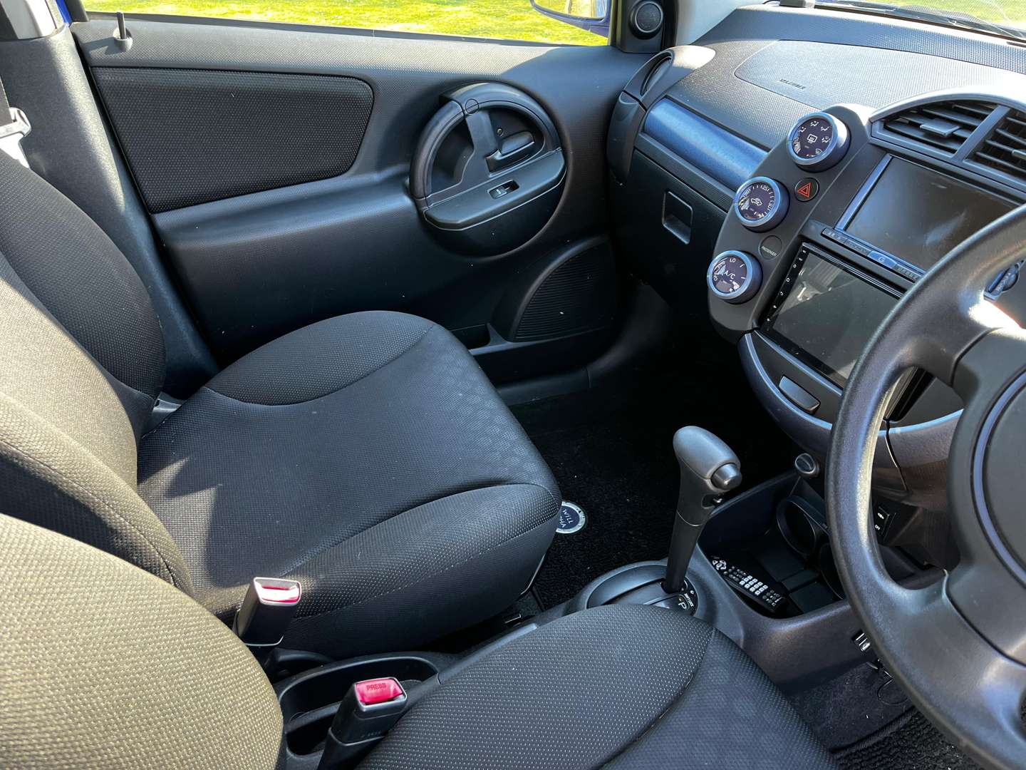 <p>2003 TOYOTA WILL</p>