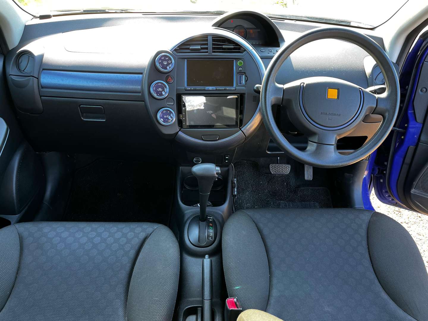 <p>2003 TOYOTA WILL</p>