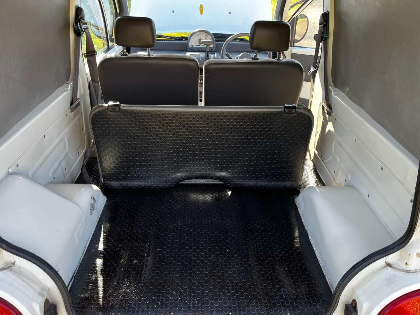 <p>1990 NISSAN S-CARGO</p>