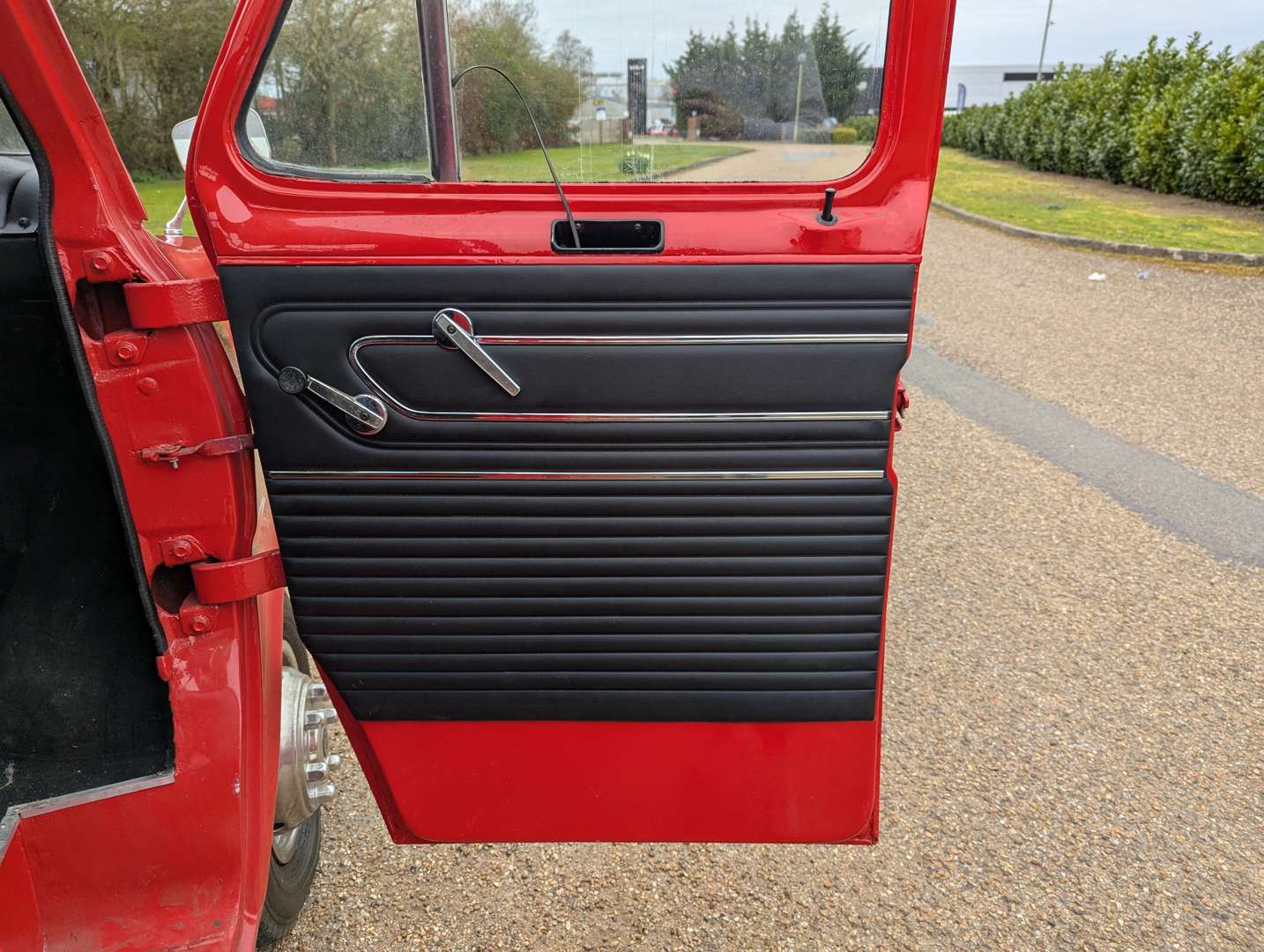 <p>1972 FORD TRANSIT PICK-UP</p>