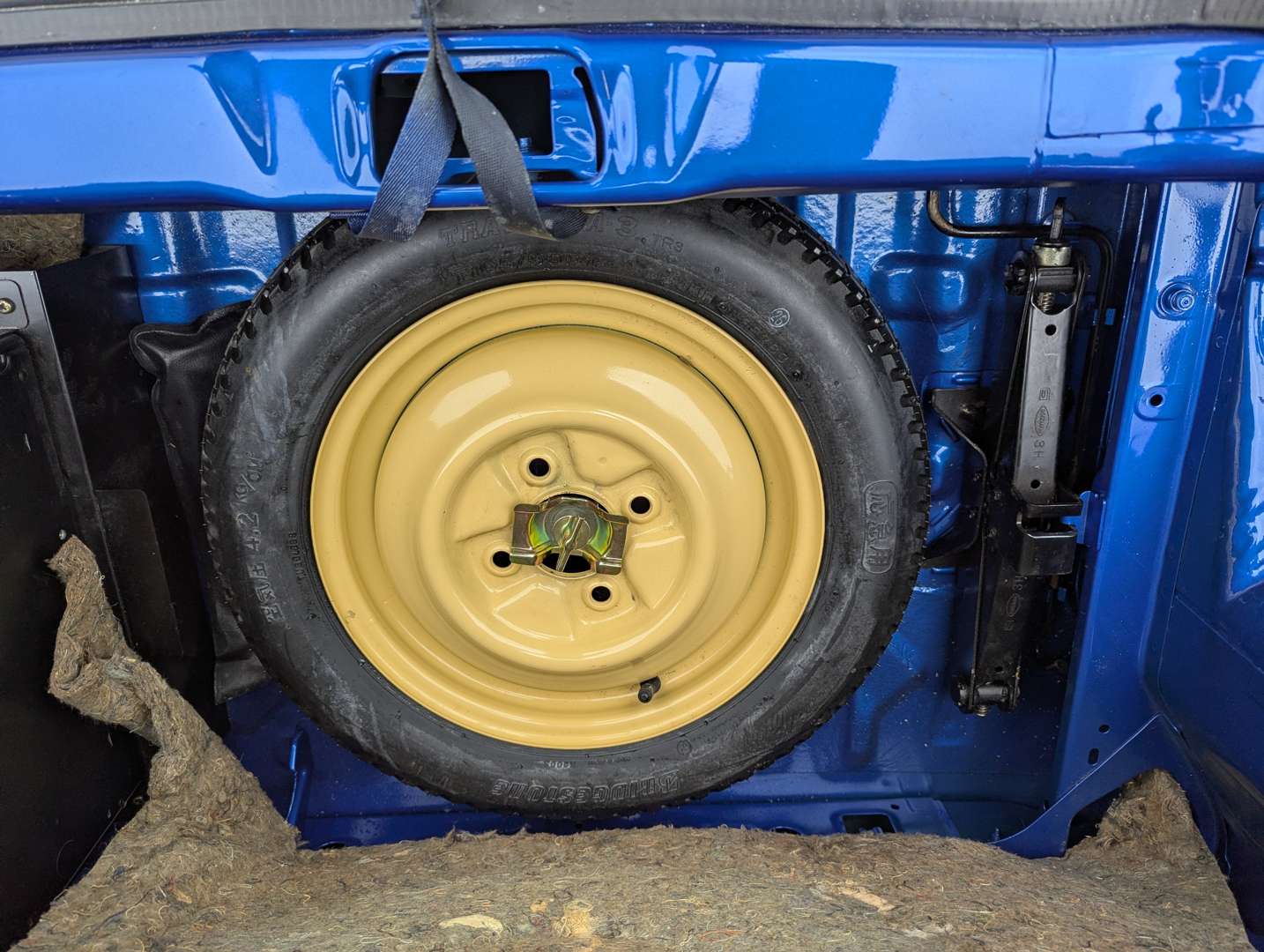 <p>1993 SUBARU VIVIO</p>