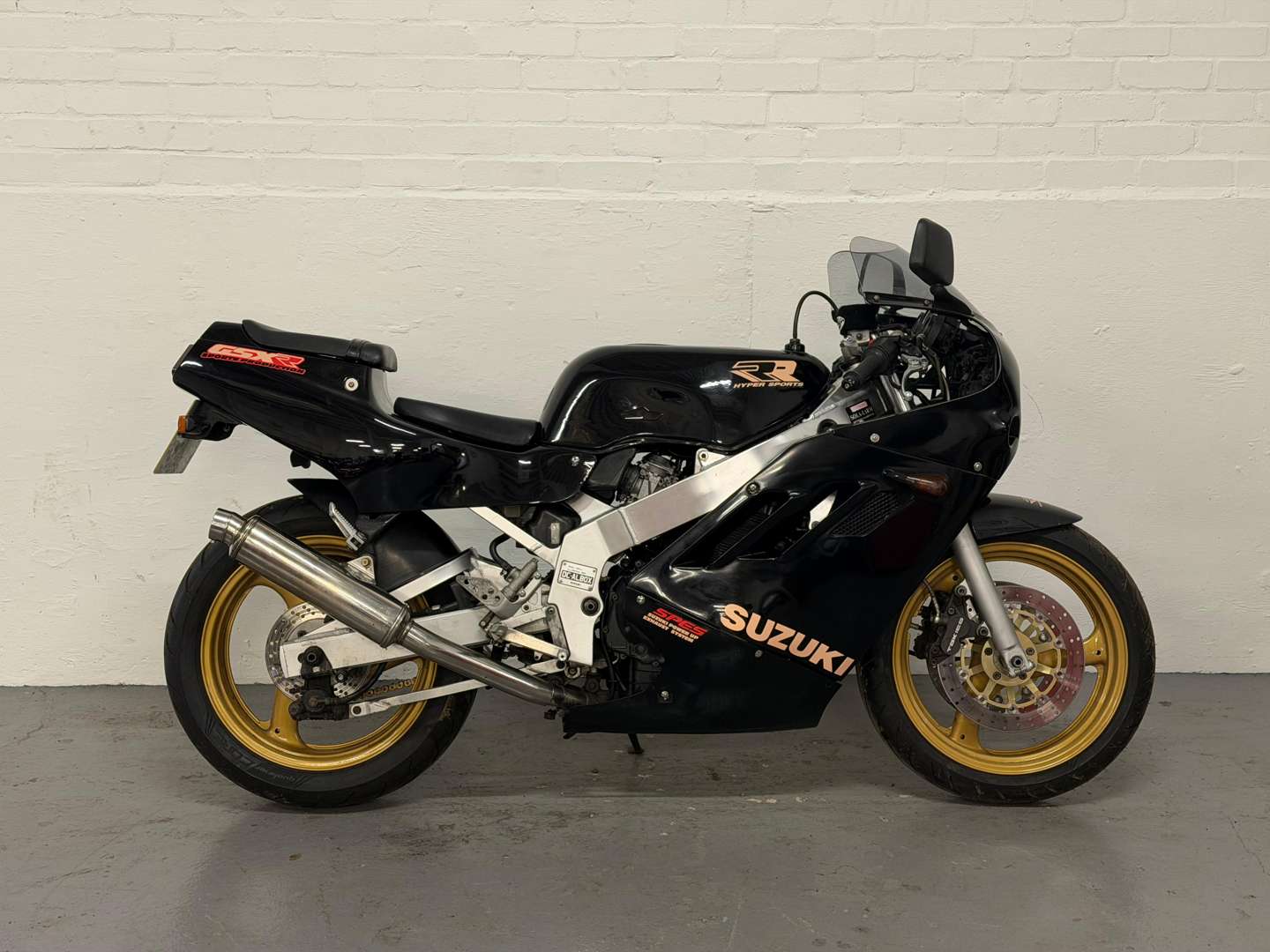<p>1989 SUZUKI GSXR 400</p>