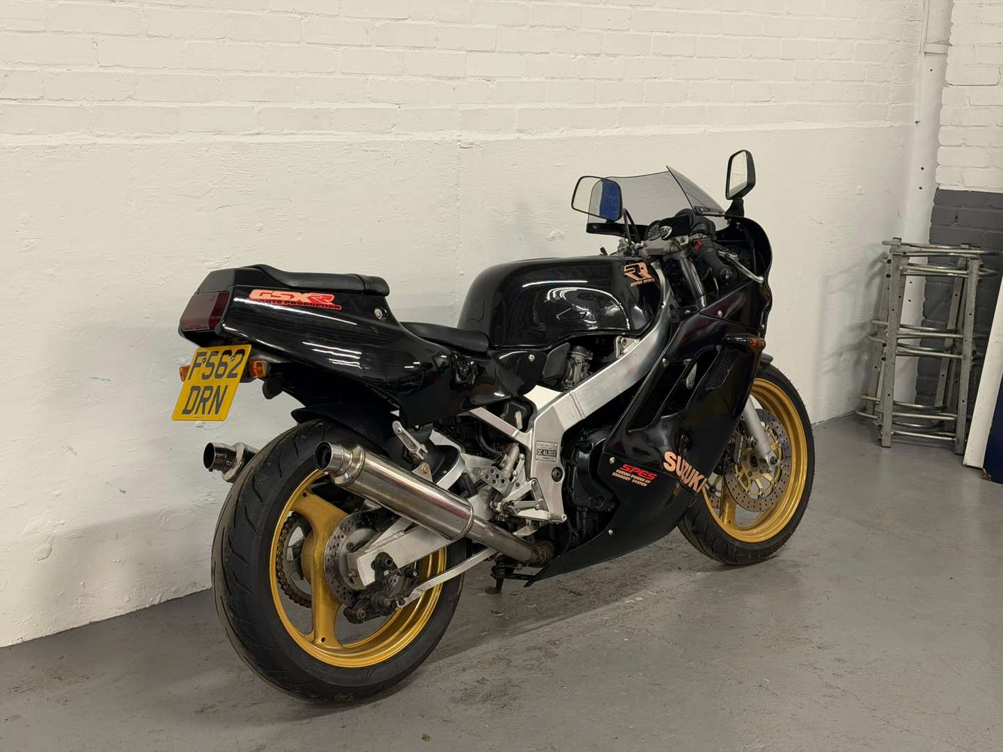 <p>1989 SUZUKI GSXR 400</p>