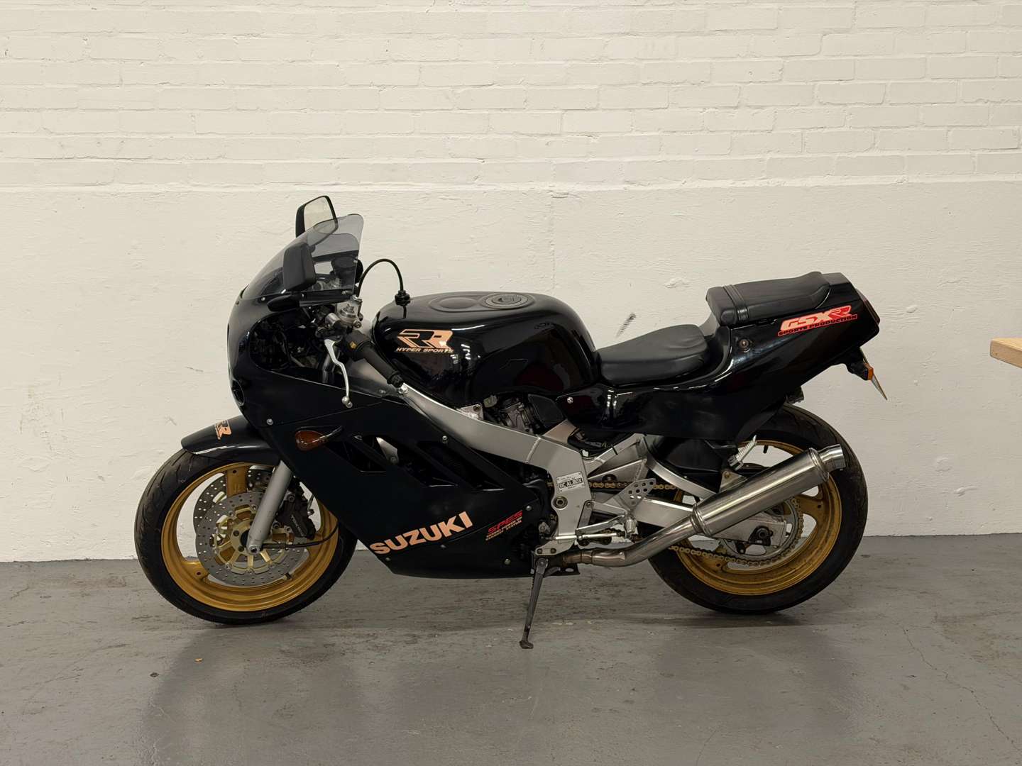 <p>1989 SUZUKI GSXR 400</p>