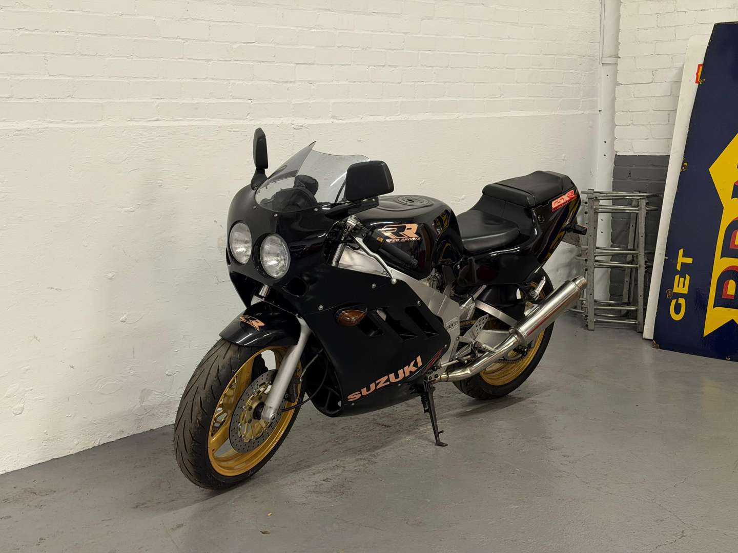 <p>1989 SUZUKI GSXR 400</p>