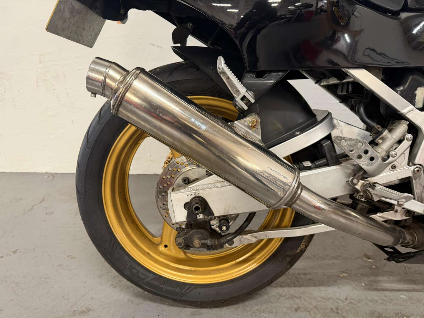 <p>1989 SUZUKI GSXR 400</p>