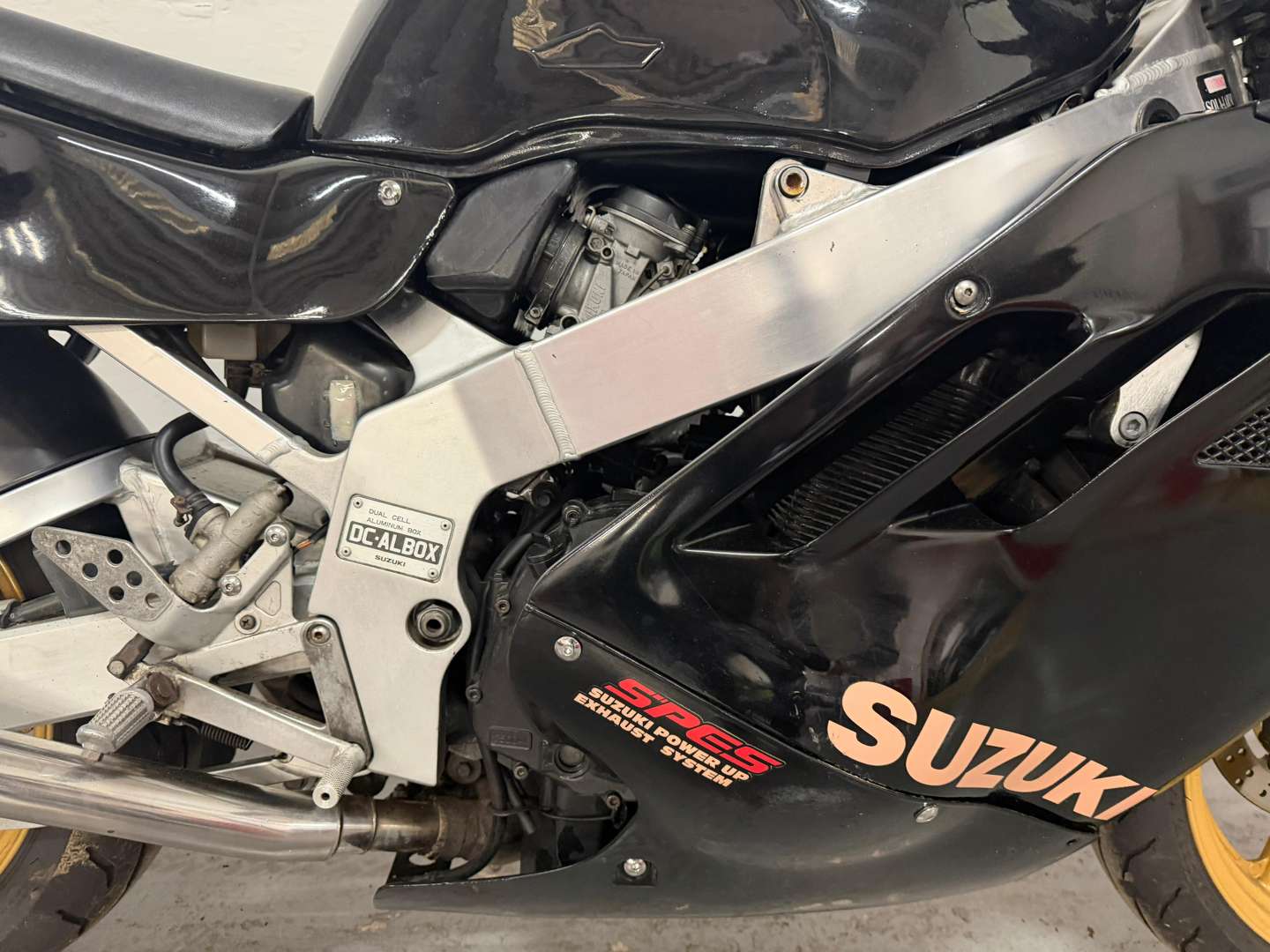 <p>1989 SUZUKI GSXR 400</p>