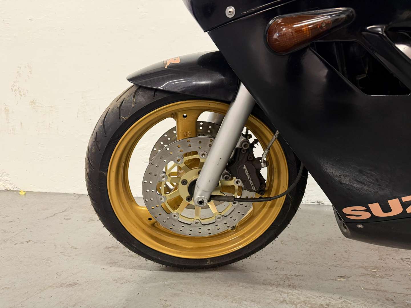 <p>1989 SUZUKI GSXR 400</p>