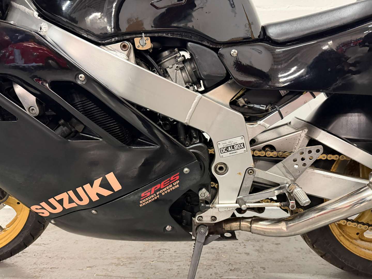 <p>1989 SUZUKI GSXR 400</p>