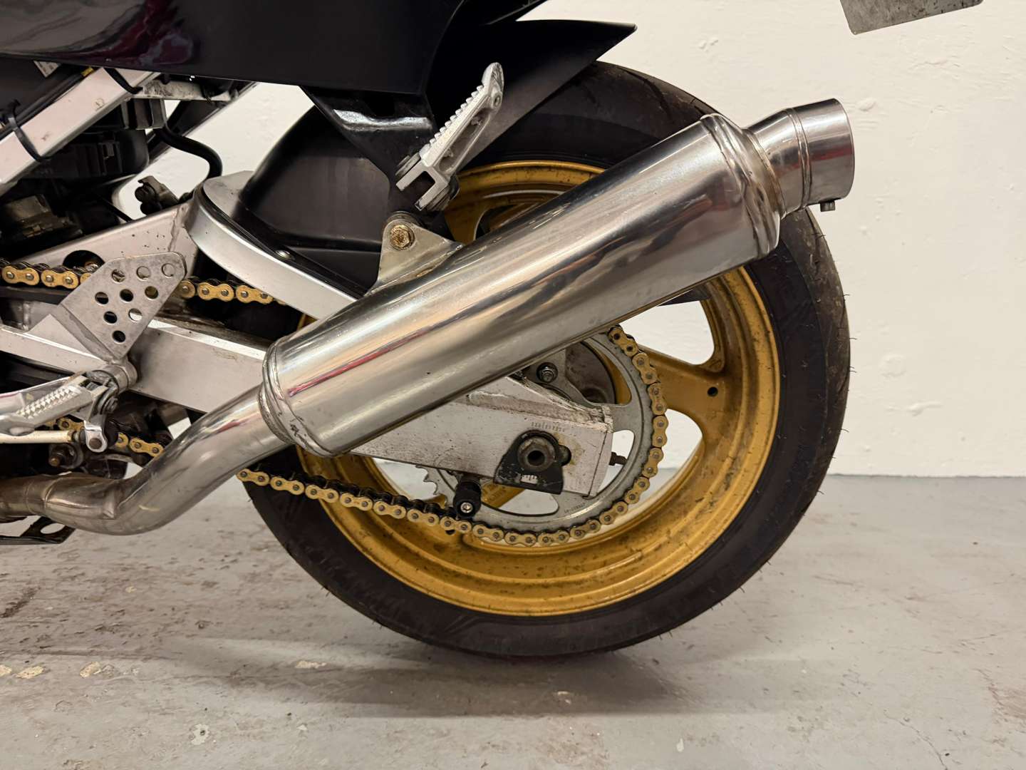 <p>1989 SUZUKI GSXR 400</p>