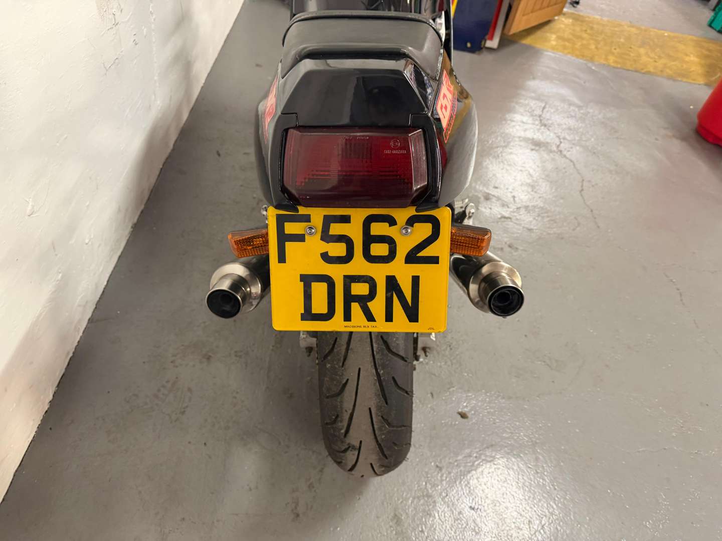 <p>1989 SUZUKI GSXR 400</p>