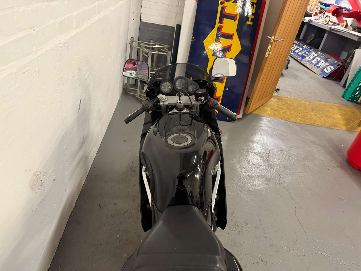 <p>1989 SUZUKI GSXR 400</p>