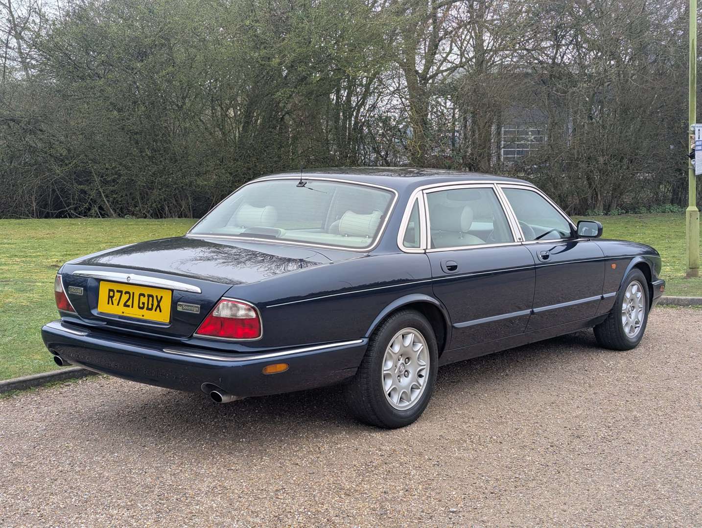 <p>1998 JAGUAR SOVEREIGN 4.0 V8 AUTO</p>