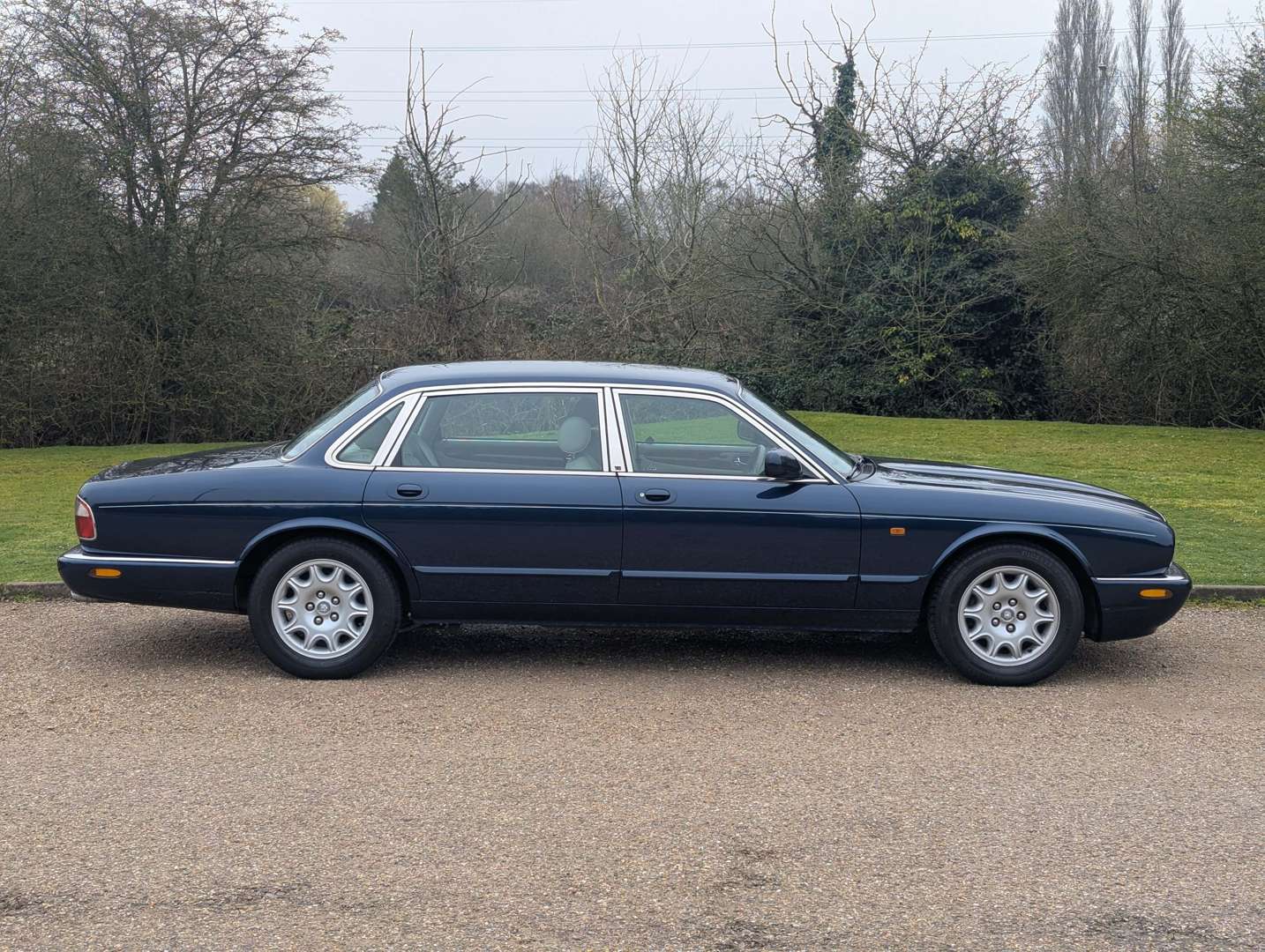 <p>1998 JAGUAR SOVEREIGN 4.0 V8 AUTO</p>