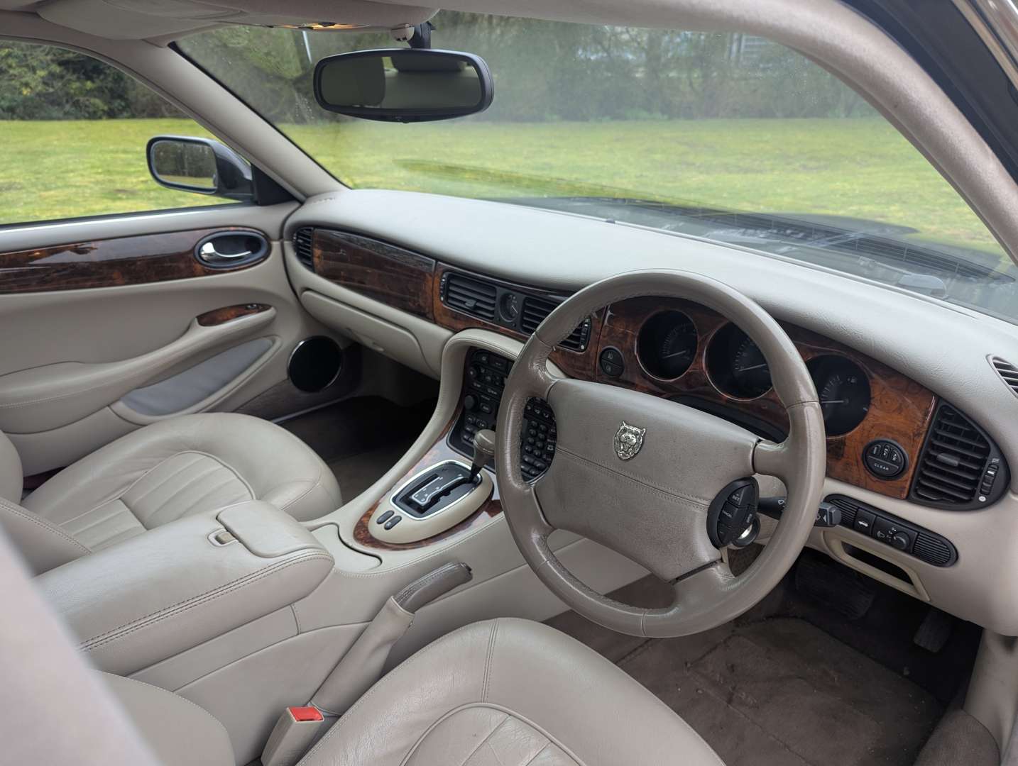 <p>1998 JAGUAR SOVEREIGN 4.0 V8 AUTO</p>