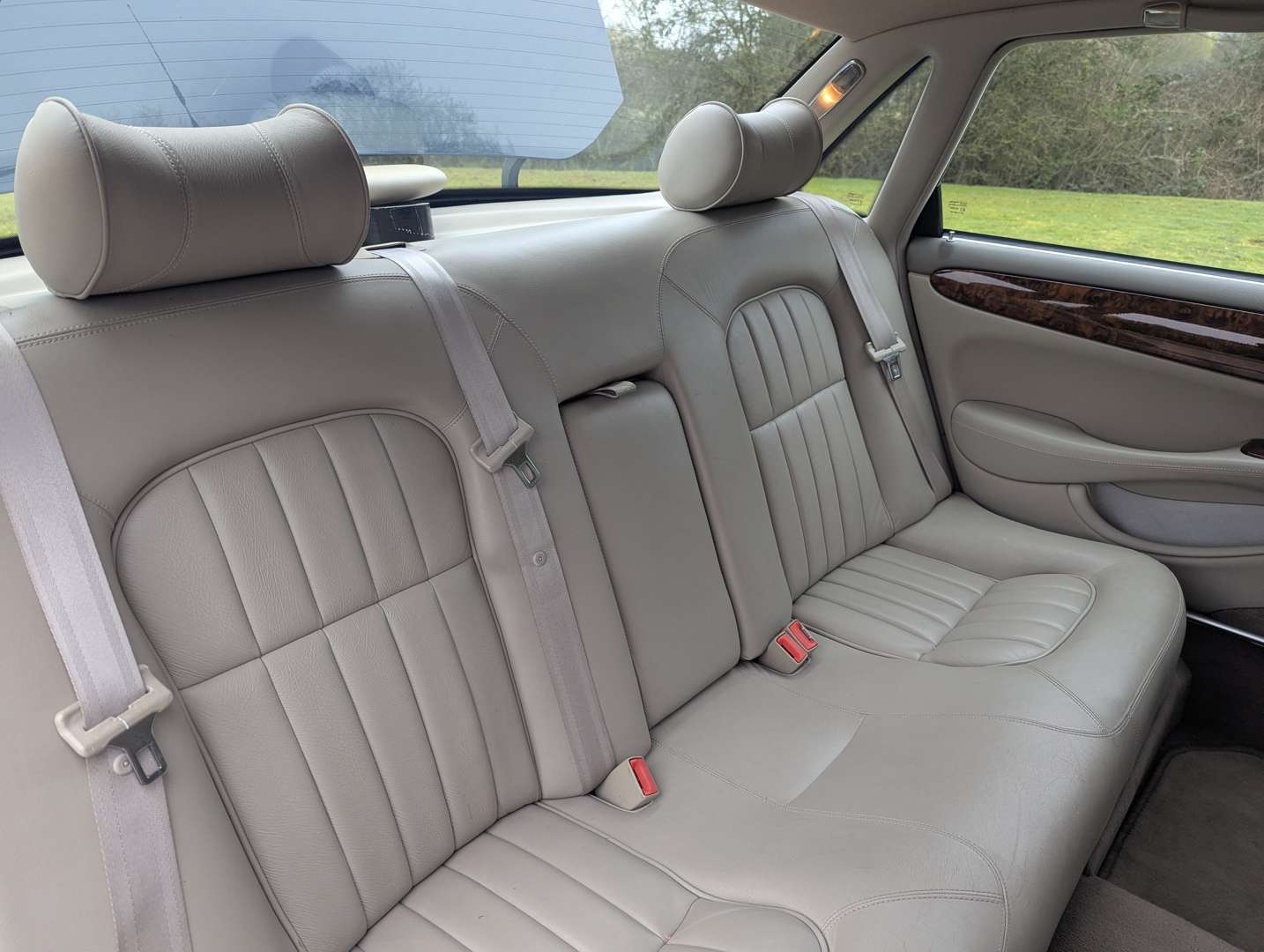 <p>1998 JAGUAR SOVEREIGN 4.0 V8 AUTO</p>