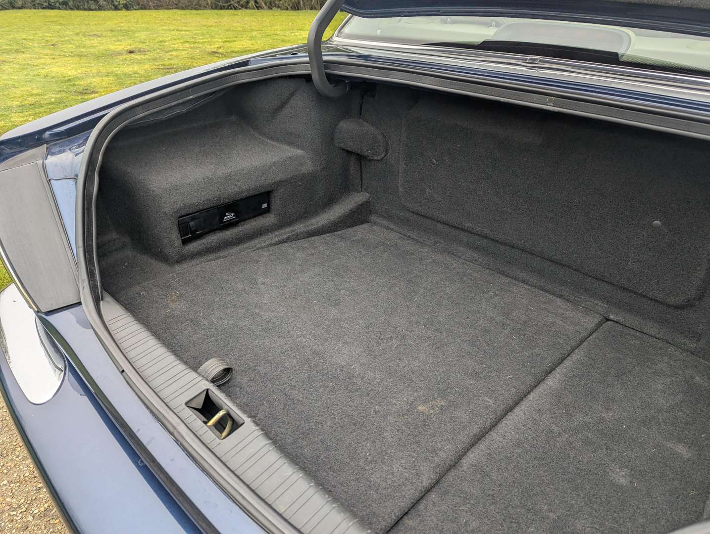 <p>1998 JAGUAR SOVEREIGN 4.0 V8 AUTO</p>