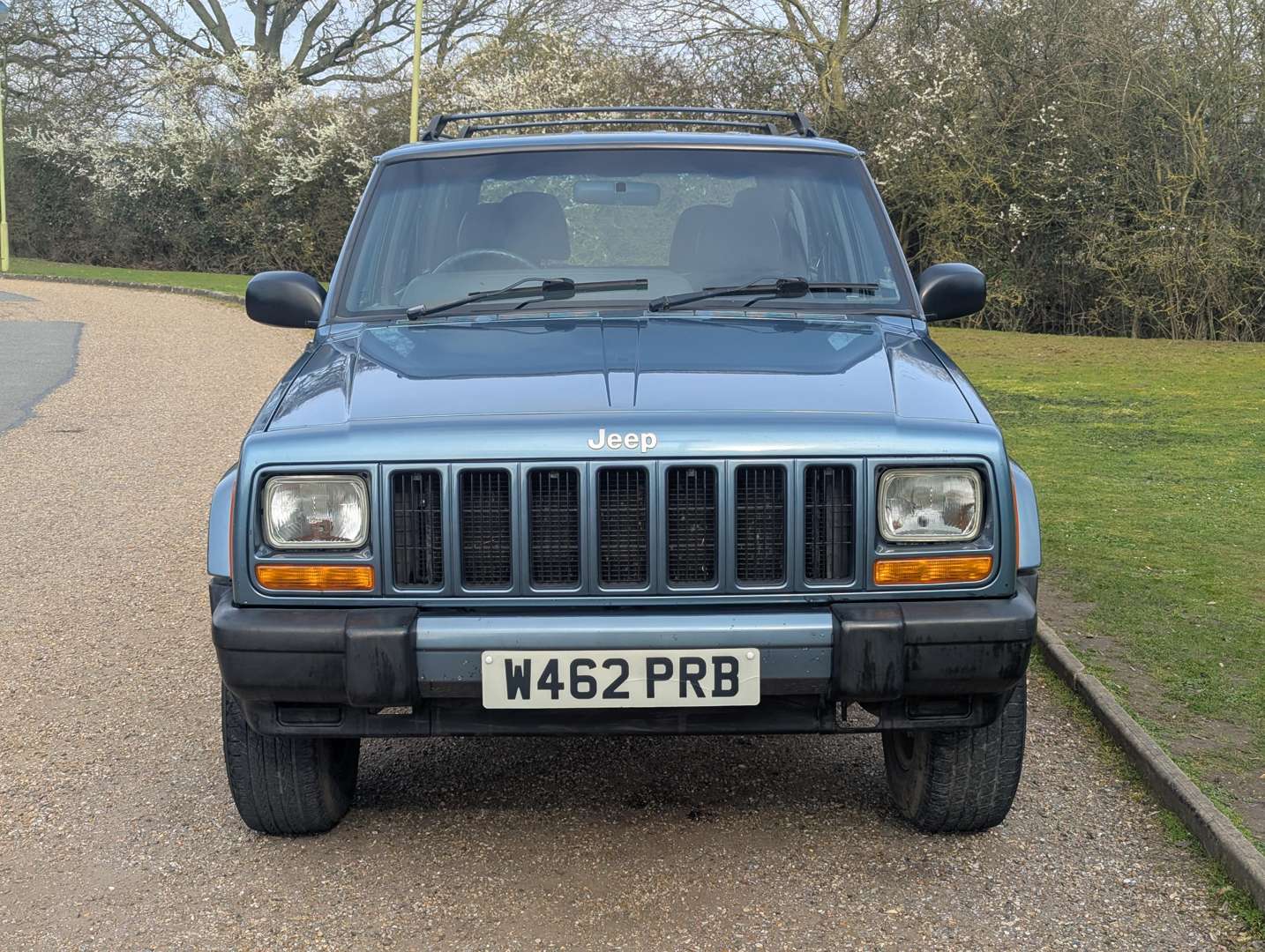 <p>2000 JEEP CHEROKEE 2.5&nbsp;</p>