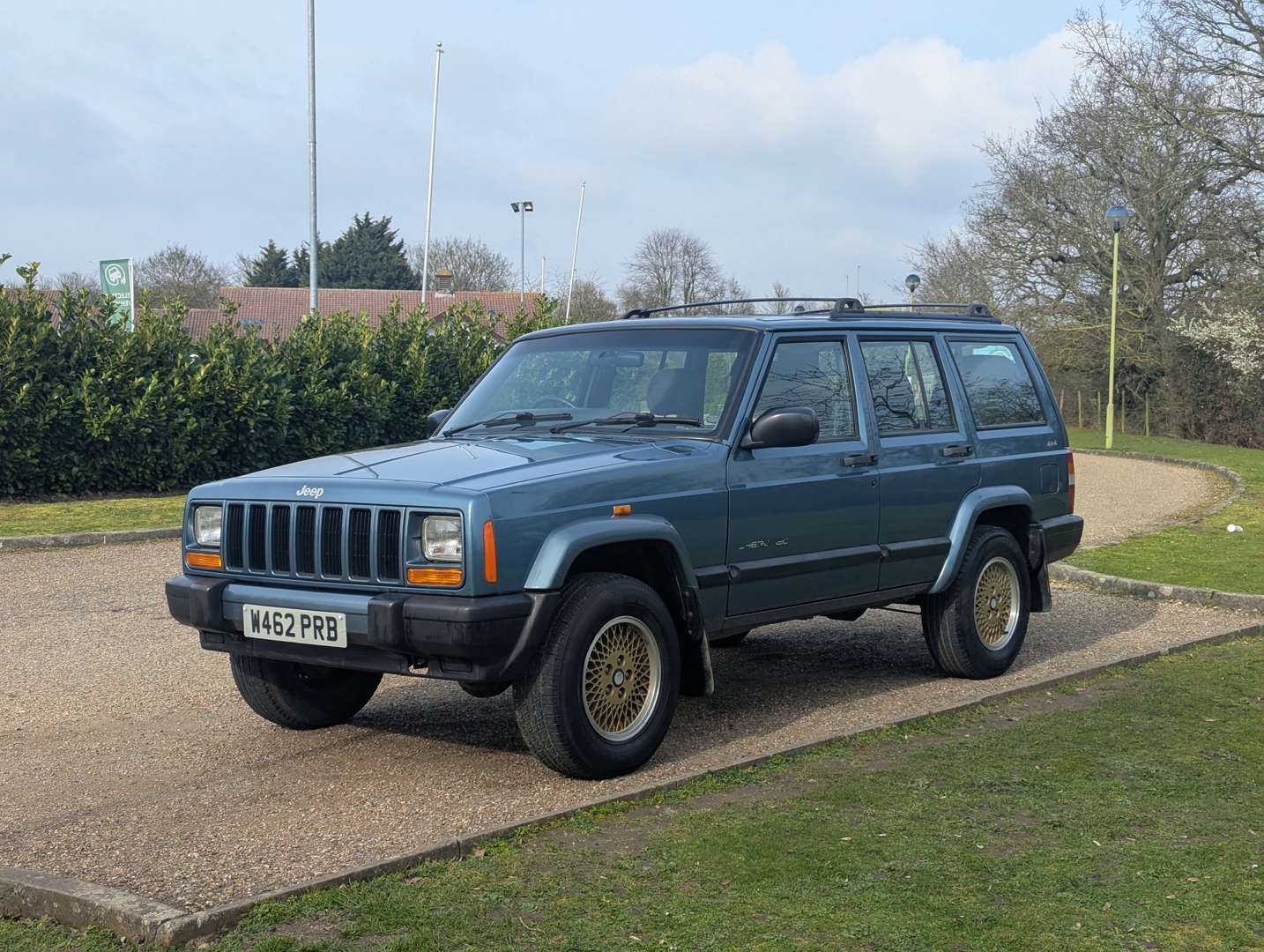 <p>2000 JEEP CHEROKEE 2.5&nbsp;</p>