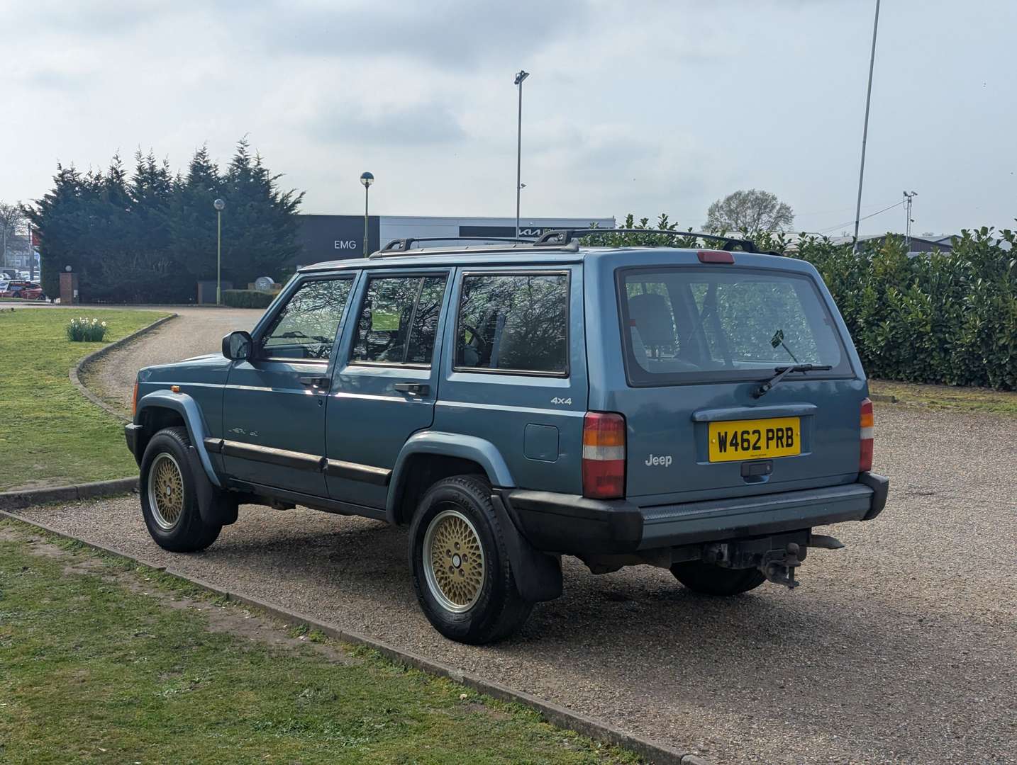 <p>2000 JEEP CHEROKEE 2.5&nbsp;</p>