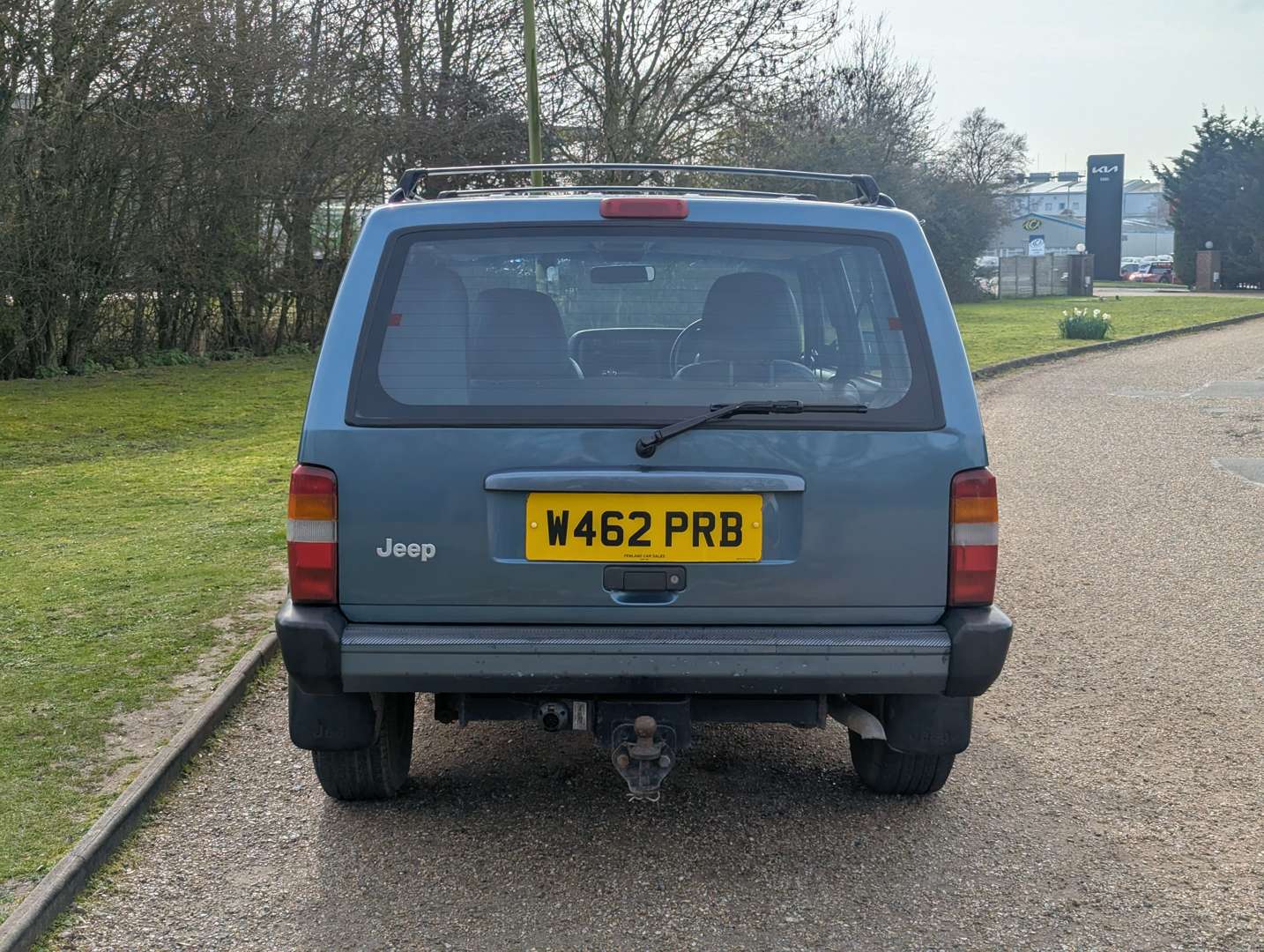 <p>2000 JEEP CHEROKEE 2.5&nbsp;</p>