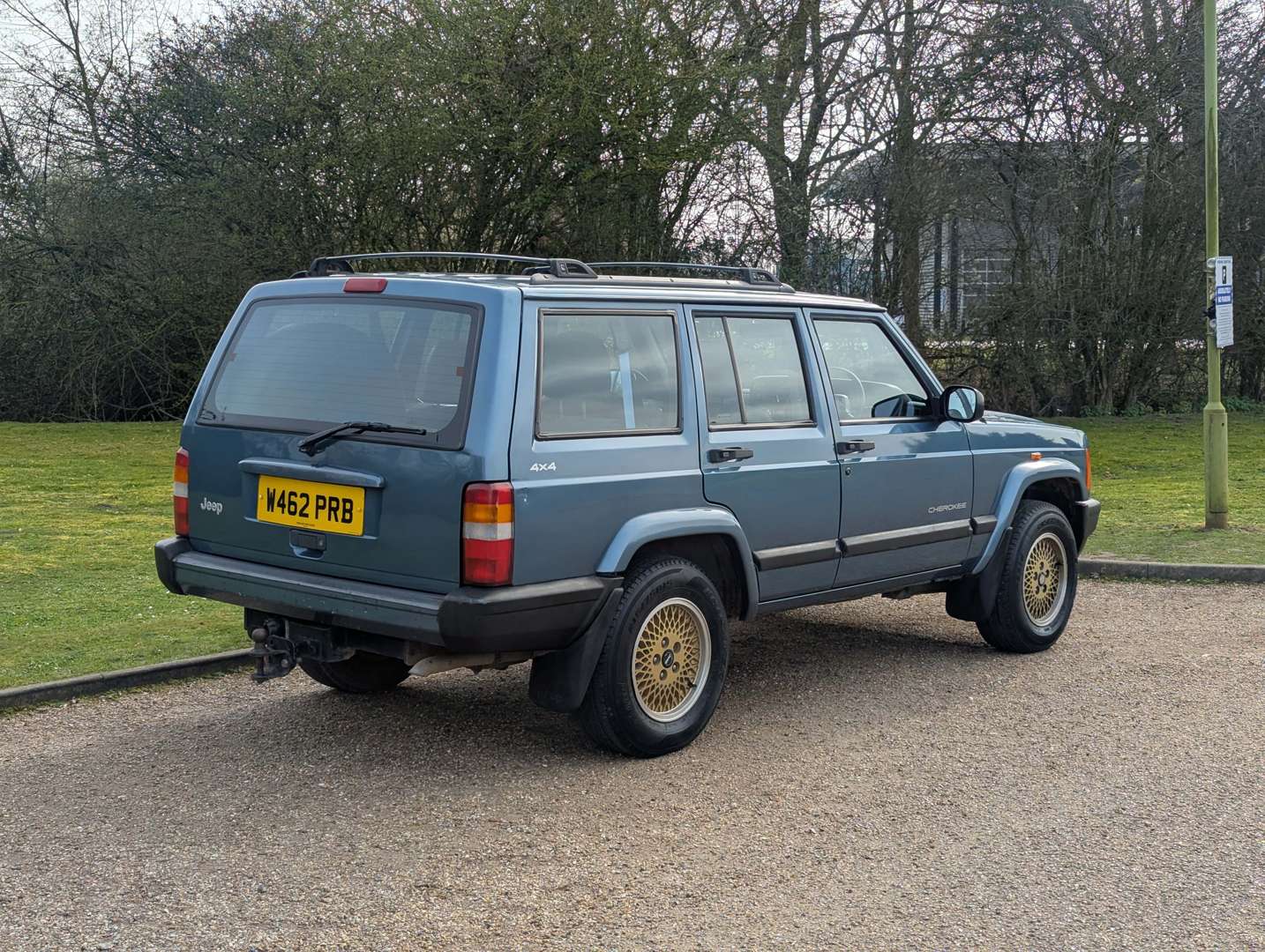 <p>2000 JEEP CHEROKEE 2.5&nbsp;</p>