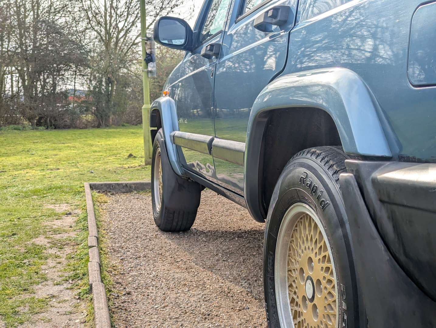 <p>2000 JEEP CHEROKEE 2.5&nbsp;</p>