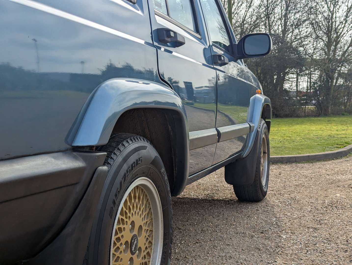 <p>2000 JEEP CHEROKEE 2.5&nbsp;</p>