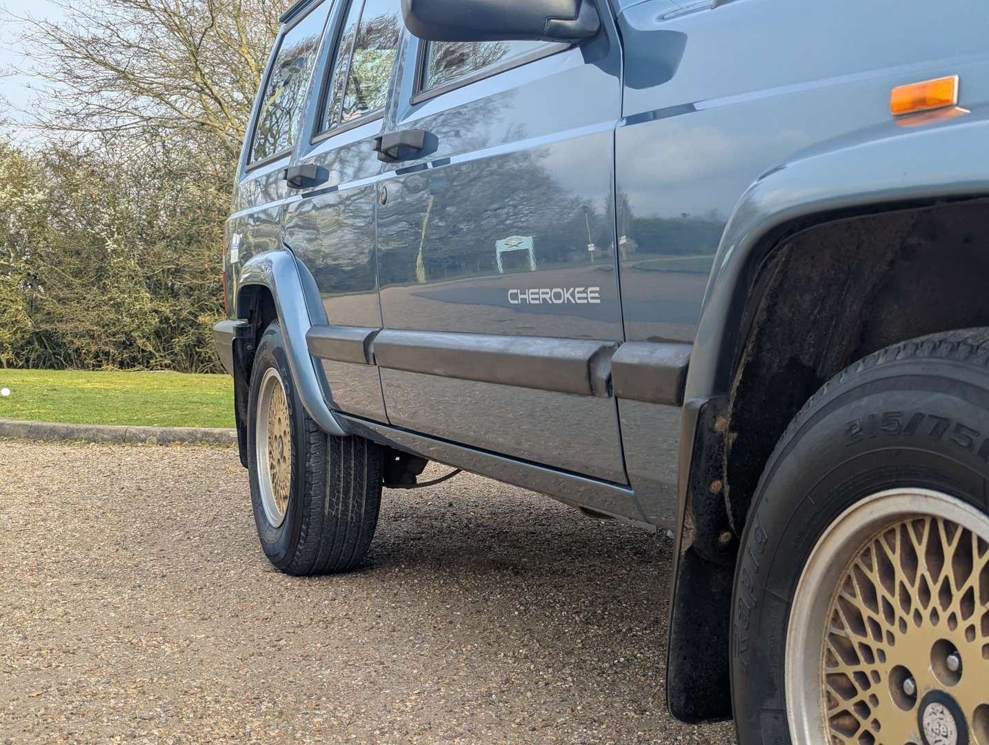 <p>2000 JEEP CHEROKEE 2.5&nbsp;</p>