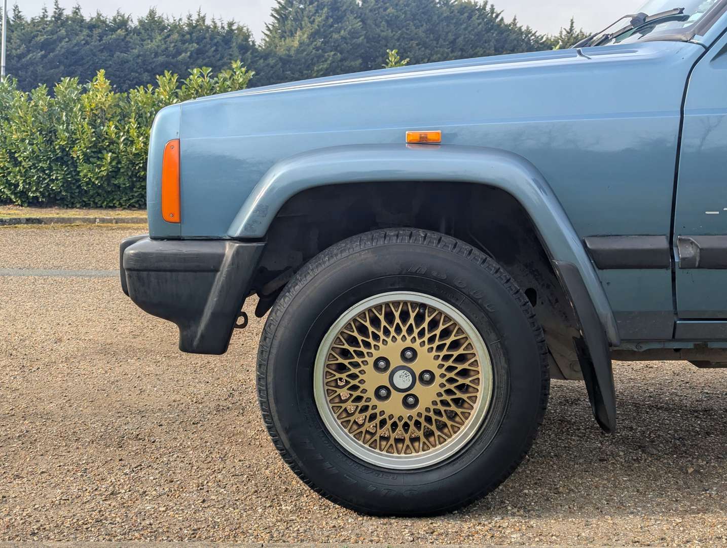 <p>2000 JEEP CHEROKEE 2.5&nbsp;</p>