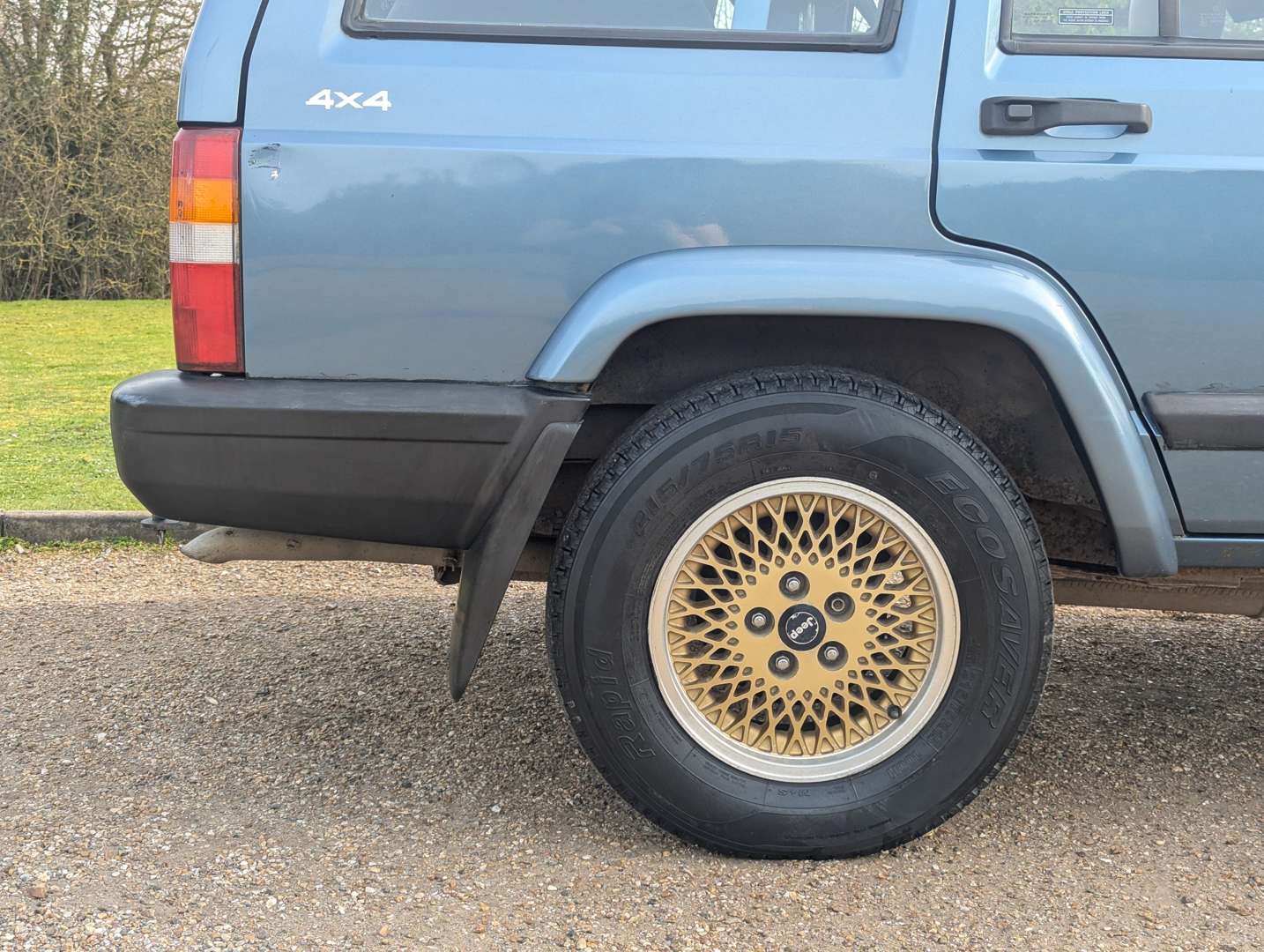 <p>2000 JEEP CHEROKEE 2.5&nbsp;</p>