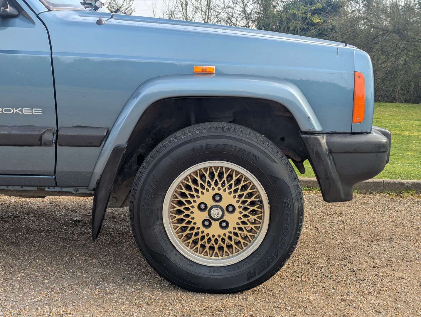 <p>2000 JEEP CHEROKEE 2.5&nbsp;</p>