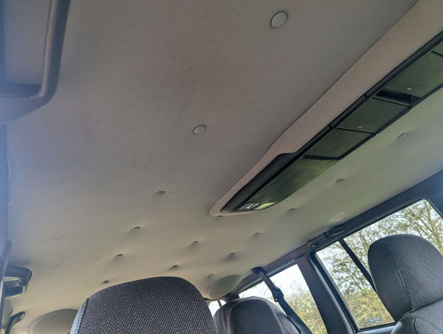 <p>2000 JEEP CHEROKEE 2.5&nbsp;</p>