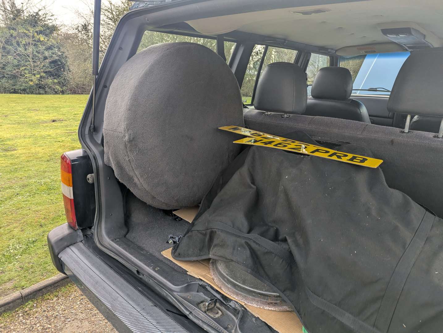 <p>2000 JEEP CHEROKEE 2.5&nbsp;</p>