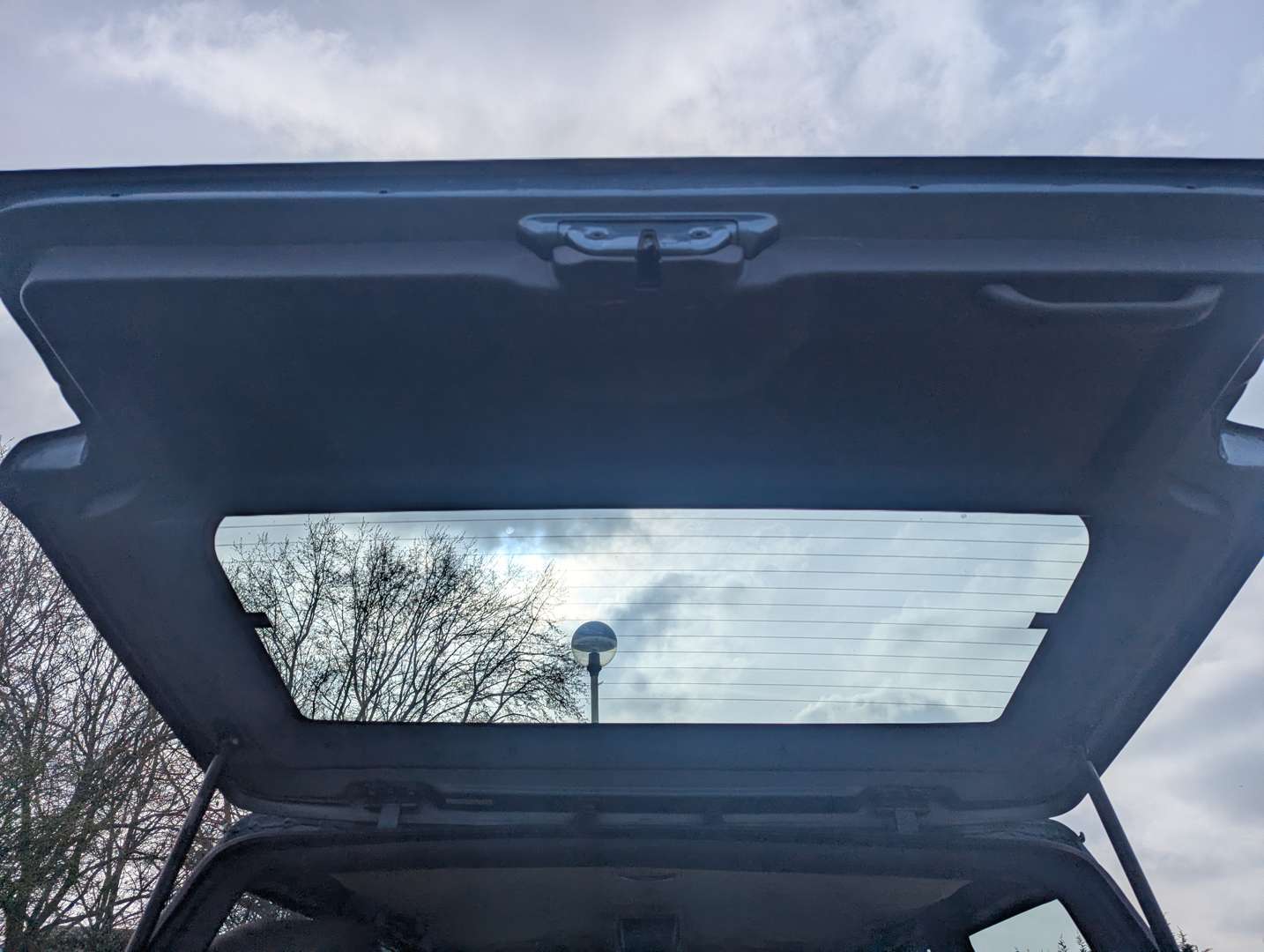 <p>2000 JEEP CHEROKEE 2.5&nbsp;</p>