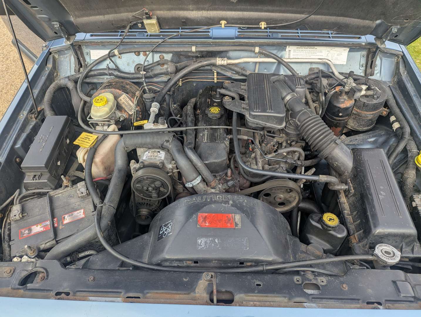 <p>2000 JEEP CHEROKEE 2.5&nbsp;</p>