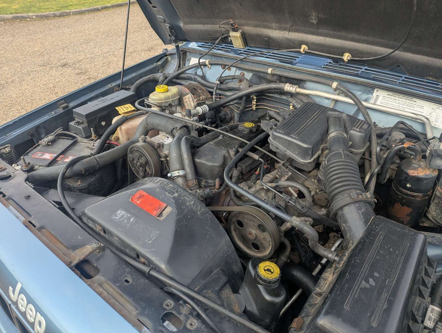 <p>2000 JEEP CHEROKEE 2.5&nbsp;</p>